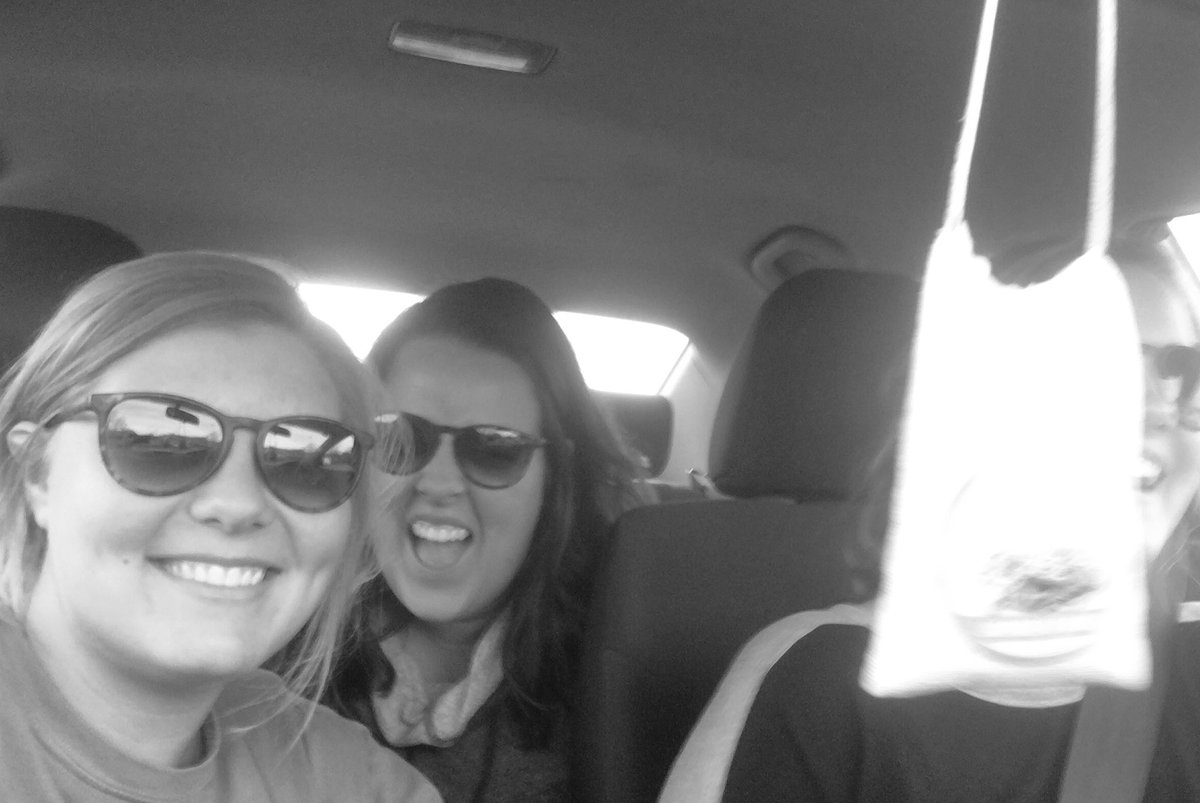 DriftwoodLife's tweet photo. Surprise! We all have the same sunglasses #basicallysisters #basicallyroomates https://t.co/KPYWL2IWu8