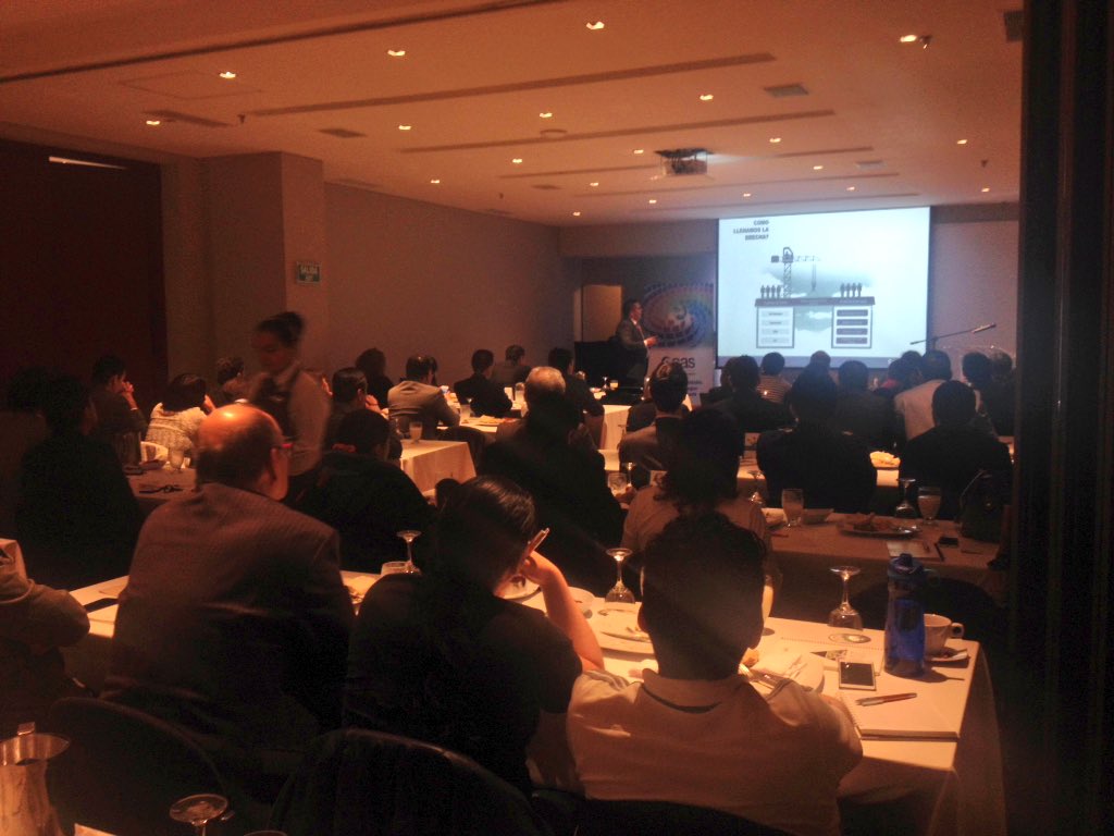 Sas_Colombia's tweet image. "Ofrecemos soluciones que son un conjunto entre herramientas y metodologías" Douglas Cañón #SASDataManagement