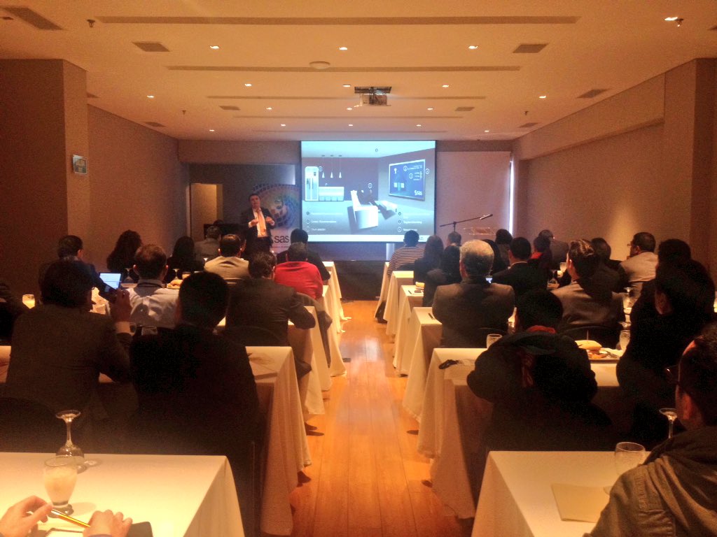 Sas_Colombia's tweet image. "La experiencia del cliente se da por un buen análisis de datos previamente recolectados" #IoT #SASDataManagement