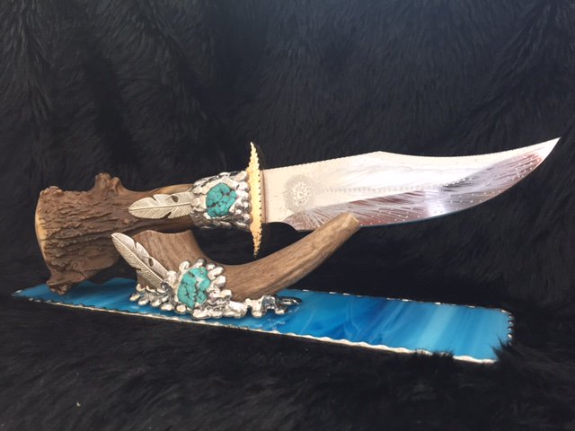 bocephusknives's tweet photo. Sign up @ https://t.co/pMbM23qmNr to receive 10% off all #customknives by Travis Palmer #americanpickers knife maker https://t.co/P9d1UY4xBH