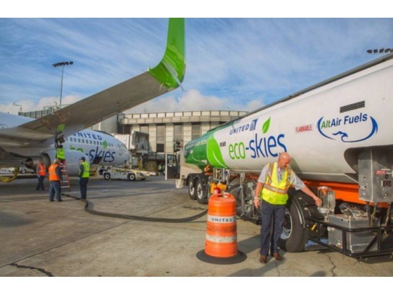 BiomassMonitor's tweet photo. United Airlines Launches Flights Using #Biofuel https://t.co/q3q2FoURvO #biofuels #bioenergy @BiofuelsToday https://t.co/Ss2wZB1Bzg