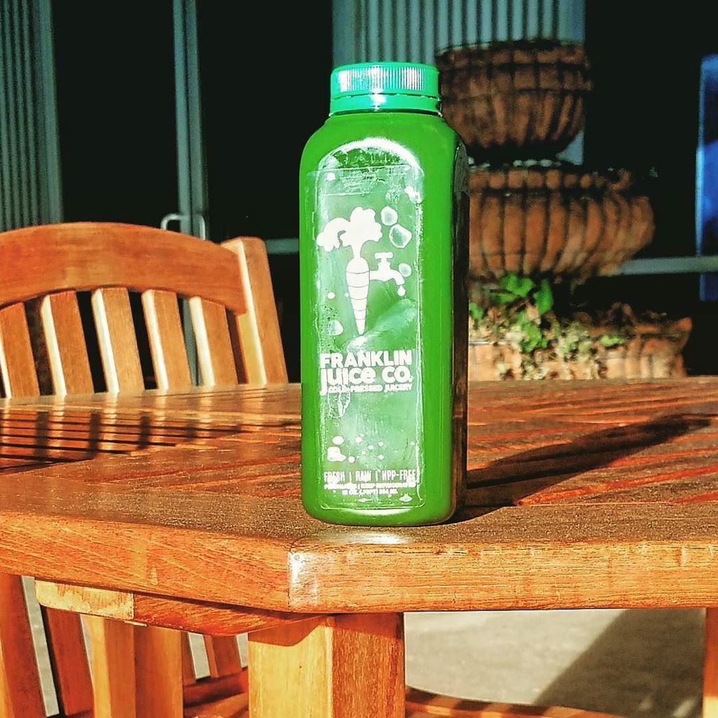 FactoryFranklin's tweet photo. Top of the morning to you! Go green today @franklinjuice! #irishgreen #freshlysqueezed #liveessential #coldpressedg… https://t.co/LvQyIpaMfY