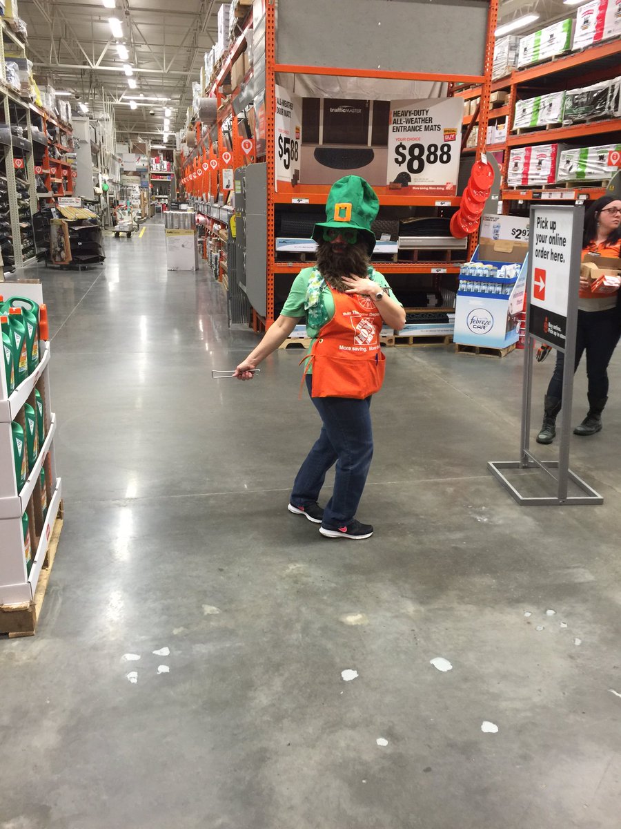 HomeDepot2773's tweet image. Happy St. Patrick&apos;s day!! Team2773 is in the spirit! @MarcG_2773 @asm212230