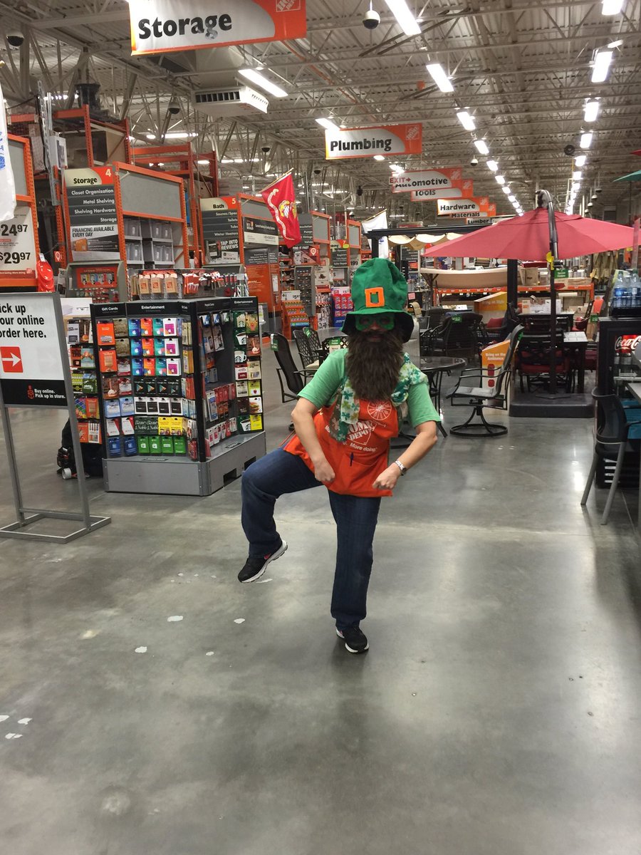 HomeDepot2773's tweet image. Happy St. Patrick&apos;s day!! Team2773 is in the spirit! @MarcG_2773 @asm212230