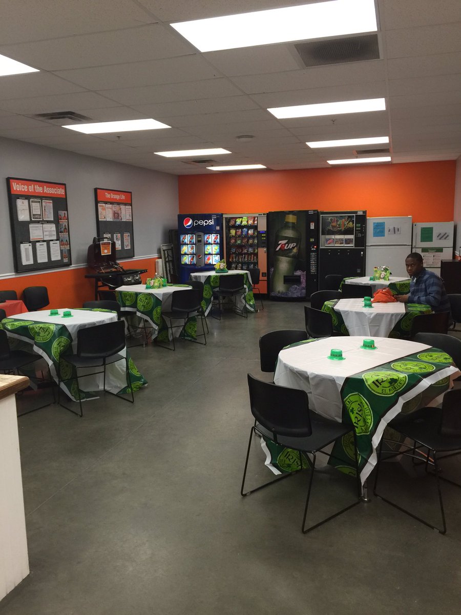 HomeDepot2773's tweet image. Happy St. Patrick&apos;s day!! Team2773 is in the spirit! @MarcG_2773 @asm212230