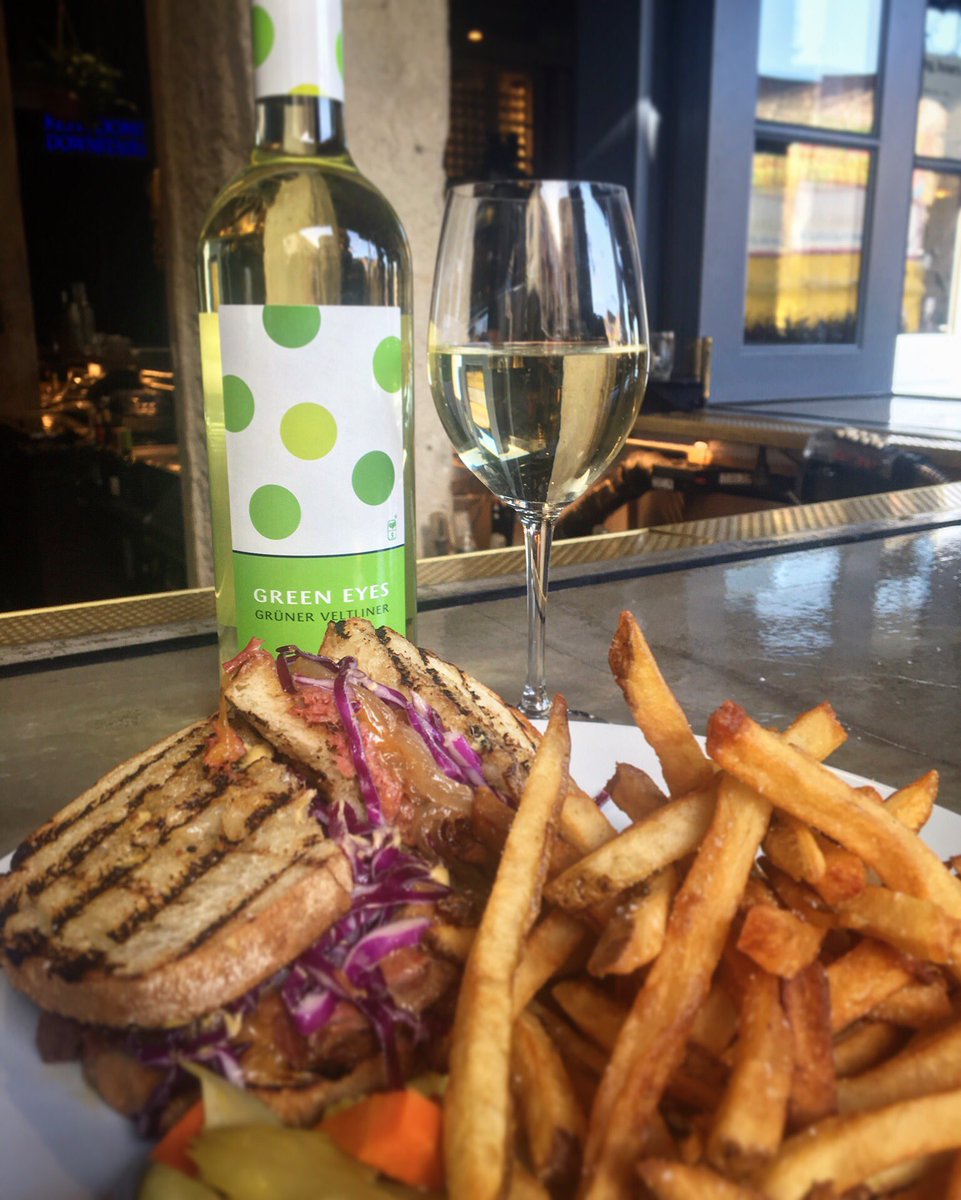 TheMustBar's tweet photo. Corned beef sandy, Irish cheddar, Dijon, carmalized opinions, cabbage $12. Green Eyes gruner vetliner $20 bottle https://t.co/zXNMbEoL3d
