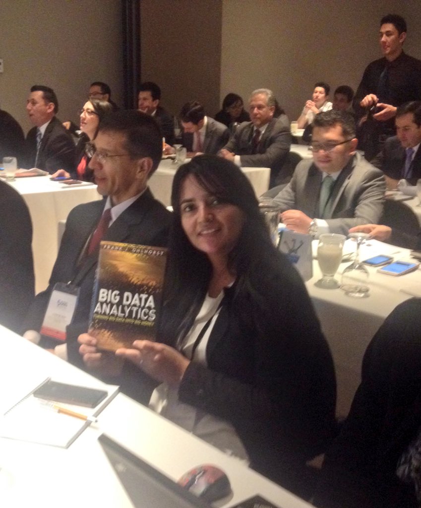 Sas_Colombia's tweet image. Nuestra feliz ganadora del primer libro sobre Big Data Analytics por su participación en #SASDataManagement