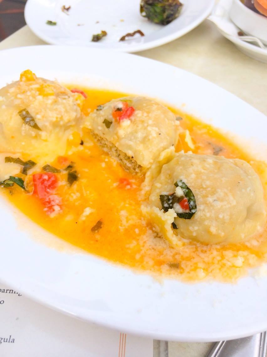 Treva Happy Hour dameswhodrink.wordpress.com/2014/04/30/tre…