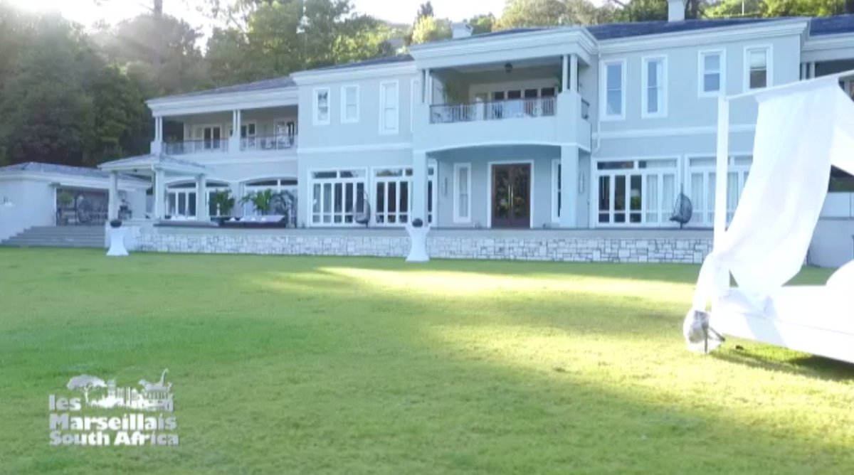 W9's tweet photo. La Villa des Marseillais vous ouvrent ses portes maintenant sur W9 ! #LMSA https://t.co/JZOmJEROia