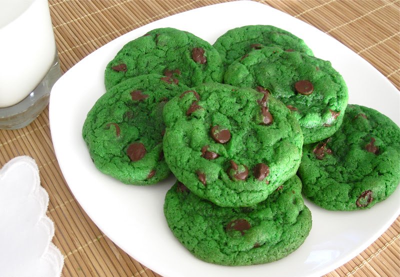 AlocaneGel's tweet photo. Celebrate #StPatricksDay w/ #cookies & always keep #Alocane close while baking. https://t.co/LX8VFUt4JW https://t.co/javZWEszou