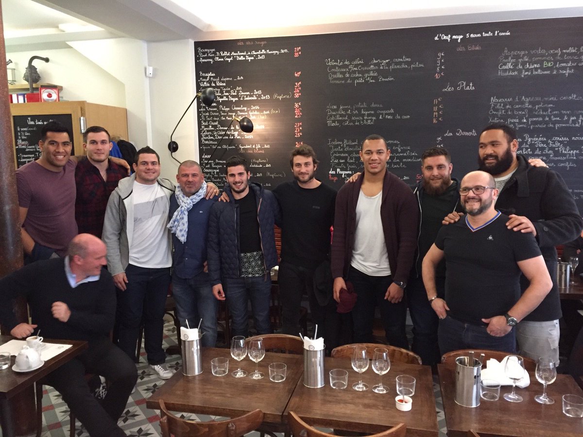 CantineTroquet's tweet photo. L'équipe de France de Rugby est passée nous voir avant leur match de samedi ! #FFRugby #rugby #etchebest https://t.co/WKCD8X1JJH