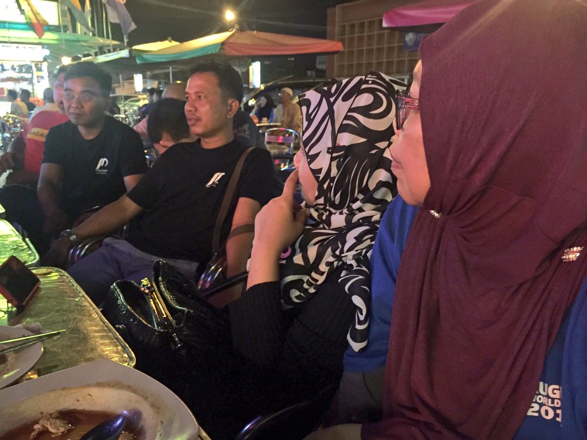 japenjohor's tweet photo. Programme meeting over dinner. This is how we do it. #semarakk1m #k1mjohor #jauharku #standardjohor https://t.co/aBR2jqOstG