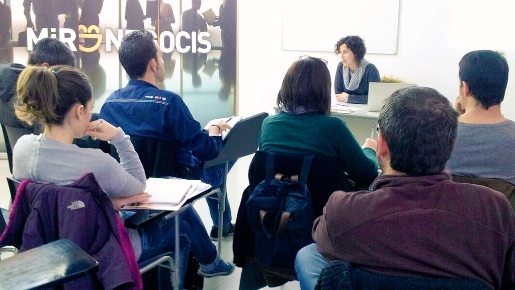 creantcom's tweet photo. Un plaer poder compartir coneixements de wordpress amb la gent de #montcada a Promoció Econòmica. https://t.co/bYgXs3Ovkc
