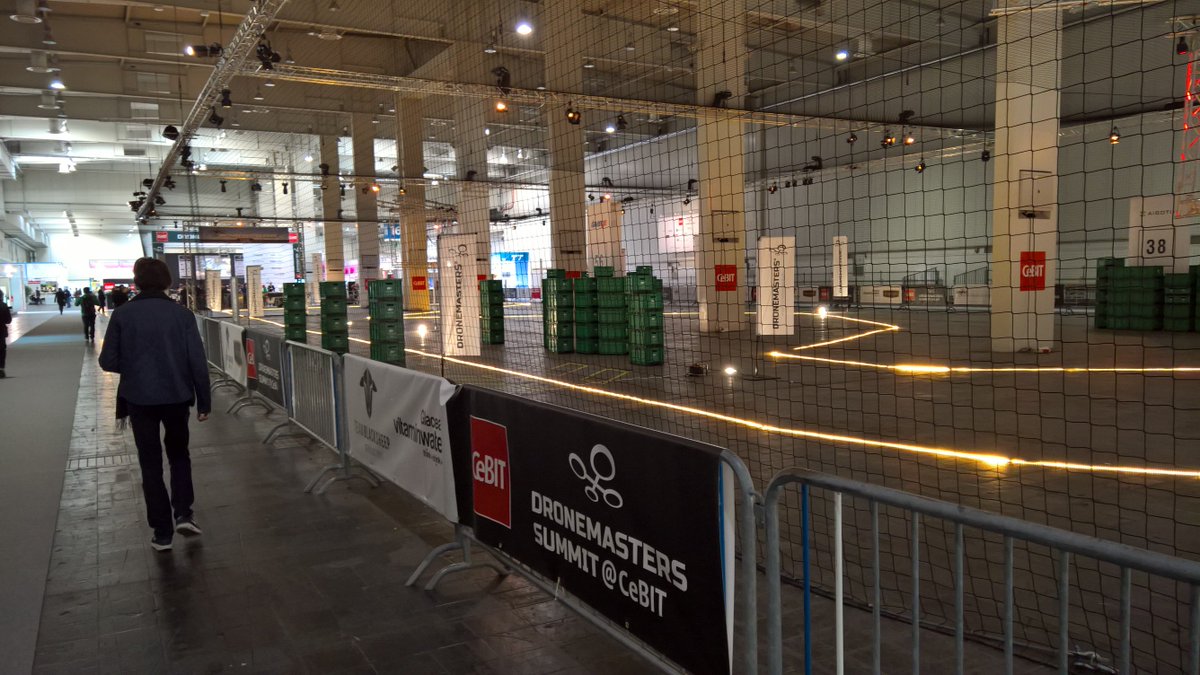 Bimon's tweet image. An der #CeBIT2016 #DroneMasters Rennstrecke. @vodafone_de hat nicht zuviel versprochen, die haben hier gutes Netz!