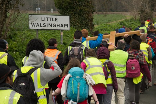KetteringLeg's tweet image. On the holy mile walking from the Slipper Chapel to @walsinghamabbey, the last mile of our #sx2016 pilgrimage