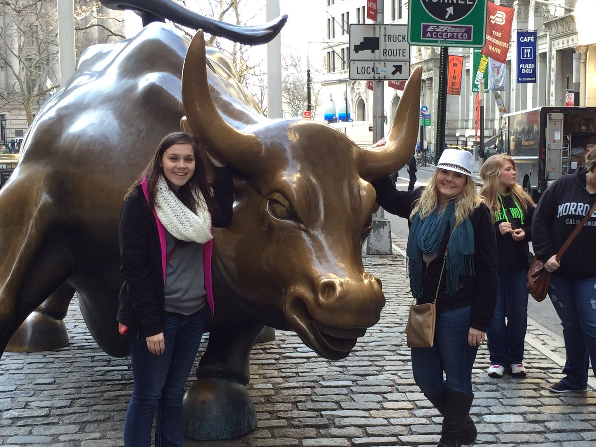 kevin_kschmidt's tweet photo. Day 3. Downtown Wall Street hanging with the bull!! https://t.co/JfZamYaq0z