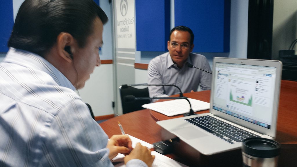 Felicitos_'s tweet photo. En vivo @miglcalderon con @victortorres_mx 88.7FM CLN/101.3FM LM @Luz_Noticias /91.3FM MZT https://t.co/AxxWKHTbDG https://t.co/i5ZoUy1ZaB