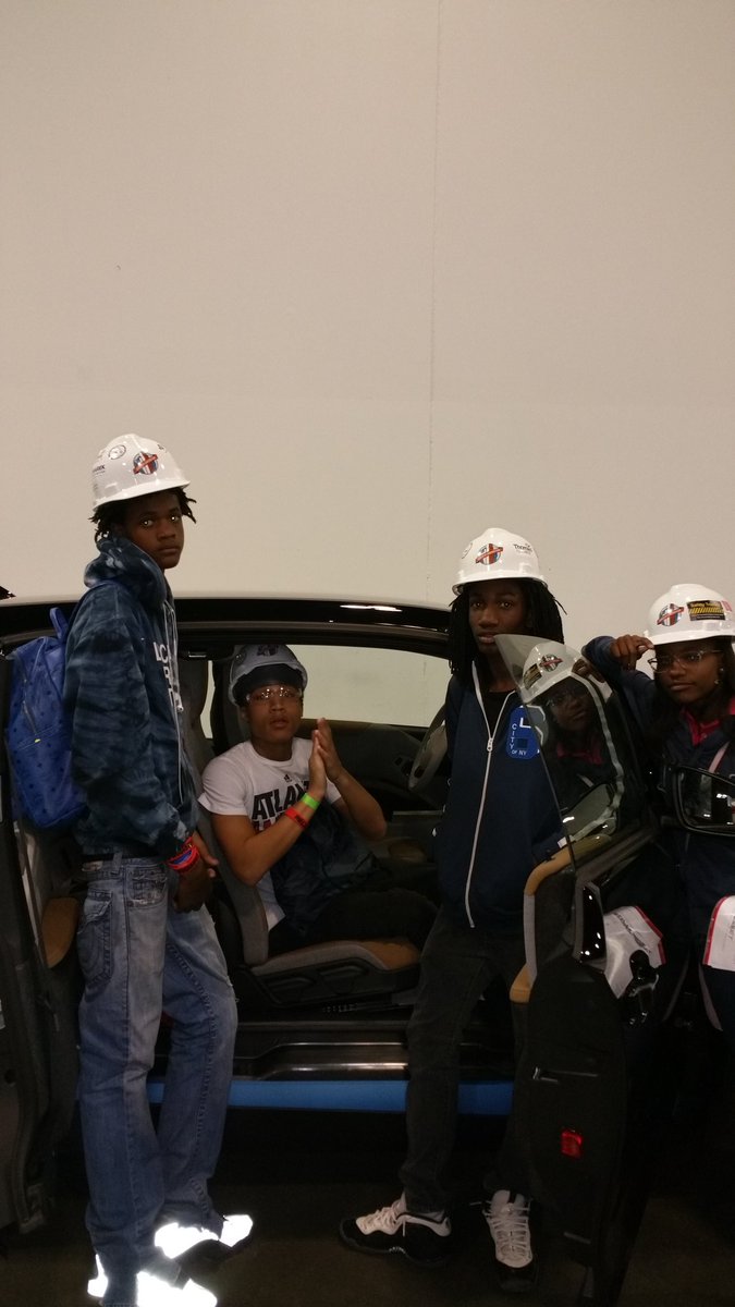 LamarYoung16's tweet photo. @apsupdate @ATLsuper @GradyHighSchoo1 Grady HS supports technical education at SkillsUSA expo! https://t.co/i5Ch3xuveo