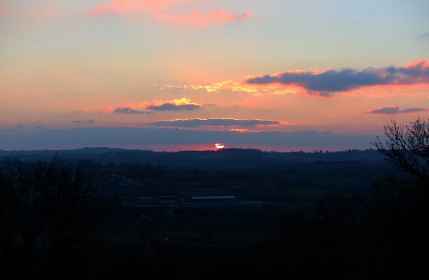 DurstoneCottage's tweet photo. Last night on the Bromyard Downs... Aren't we so lucky !  #Herefordshire #Sunset @HTnewsroom @bbcmtd https://t.co/nE4OrF49c6