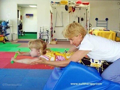 physiospa's tweet photo. العلاج المكثف للطفل يهدف إلى تحسين القدرات الحركية الأساسية (الجلوس الوقوف المشي ) مهارات ( الأكل –الشرب الكتابة ) https://t.co/P7EatVcUlb