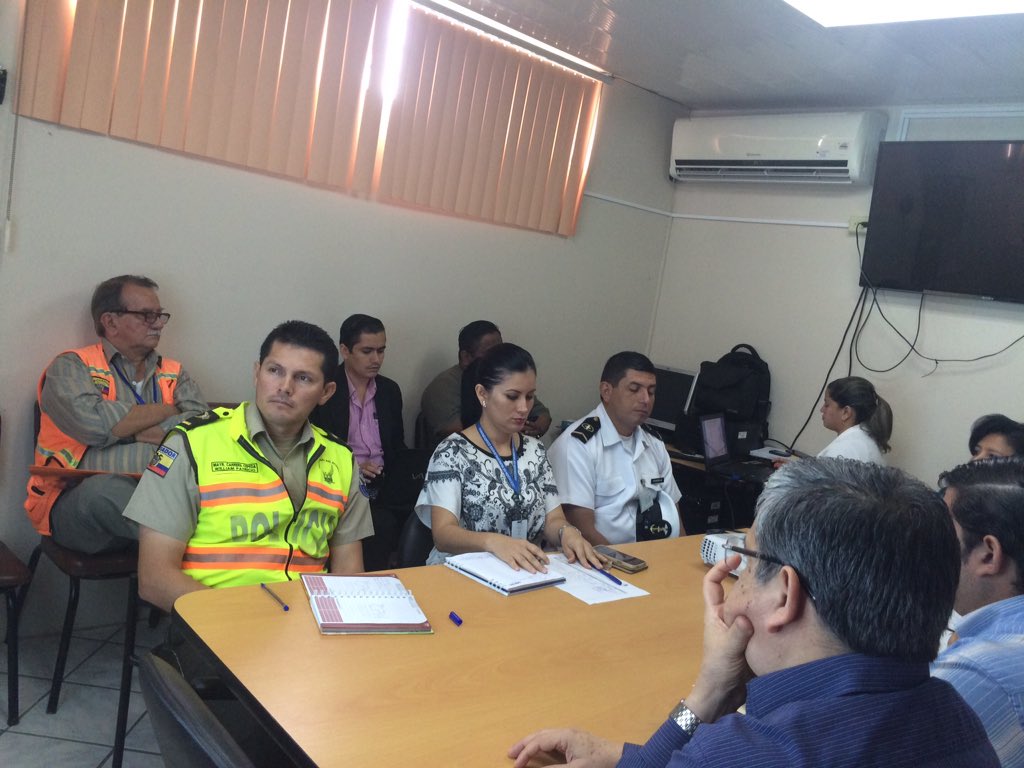 DPManabiSalud's tweet photo. Se realiza reunión de trabajo de la Mesa Técnica 2 del COE para evaluar actividades del plan ENOS 2015-2016. https://t.co/vGKLbUG15U