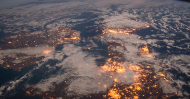 PIC: NASA Share Incredible Photo Of Ireland Under A Green Aurora For Paddy's Day bit.ly/1Pe6xwI