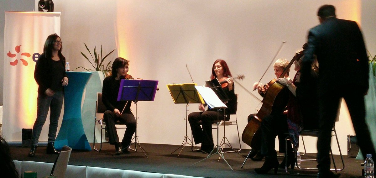 CRCLeCannet's tweet photo. Une chef d'orchestre dynamique ! Au top Lydie 🎼 #dcrcmed https://t.co/vTQCu3DjXj