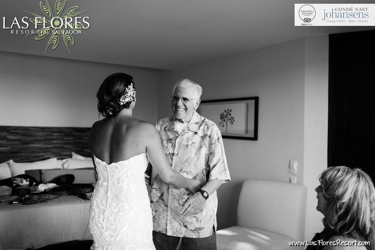 lasfloressurf's tweet photo. We love these special moments at Las Flores Resort #weddingday #surfinglife #surfcamp #bride #lasfloresresort https://t.co/bpSLsnxpQ7