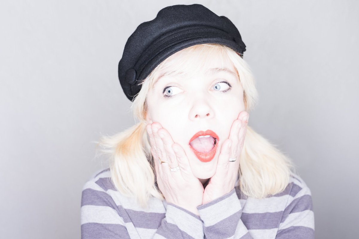 comictog's tweet image. Testing out a new flash modifier with my wife/muse #ringflash #photography #Cardiff #strobe