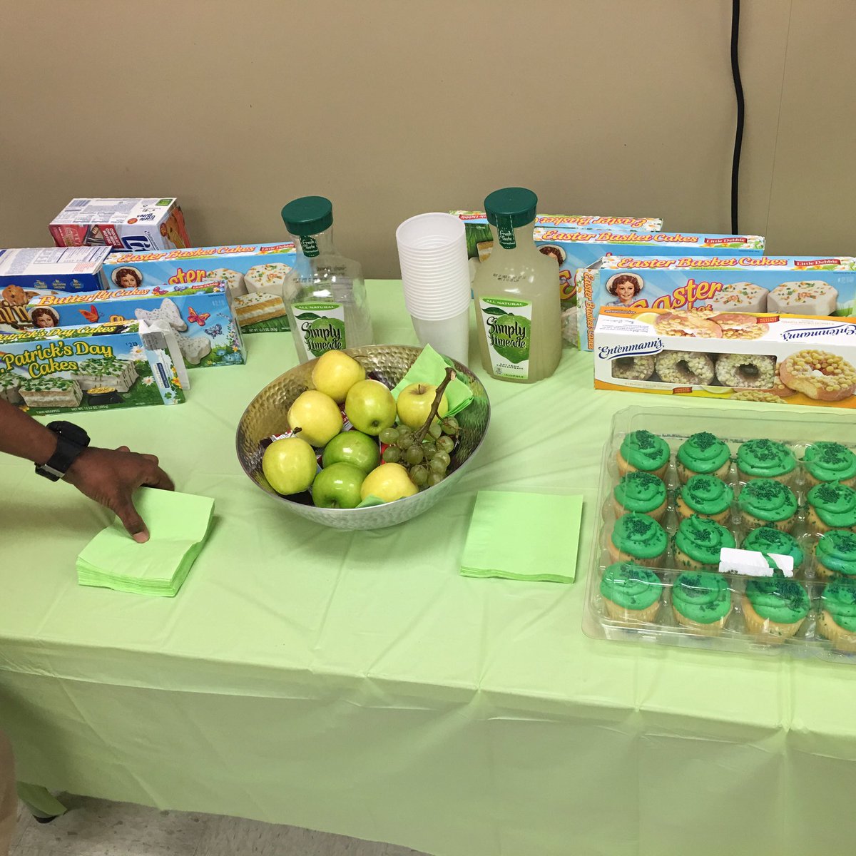 Celebrating green metrics &amp; St.Patrick's Day #DoubleMint #1890 <a href="/GinaMogollon/">Gina Mogollon</a> <a href="/TGTmegan/">Megan</a> <a href="/DougieFreshest2/">Douglas Jordan</a>