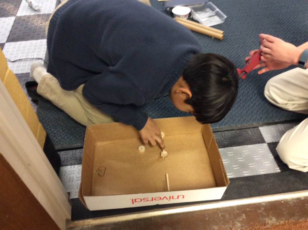 USMwcs's tweet photo. After school makers. Something aMAZEing is in progress today @USMLowerschool @brita31 @LifeAtUSM https://t.co/QbFxc1J9CQ