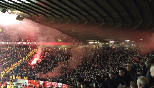 AwayDays_'s tweet photo. Liverpool at Old Trafford tonight. #lfc https://t.co/BCCTNQJmQo