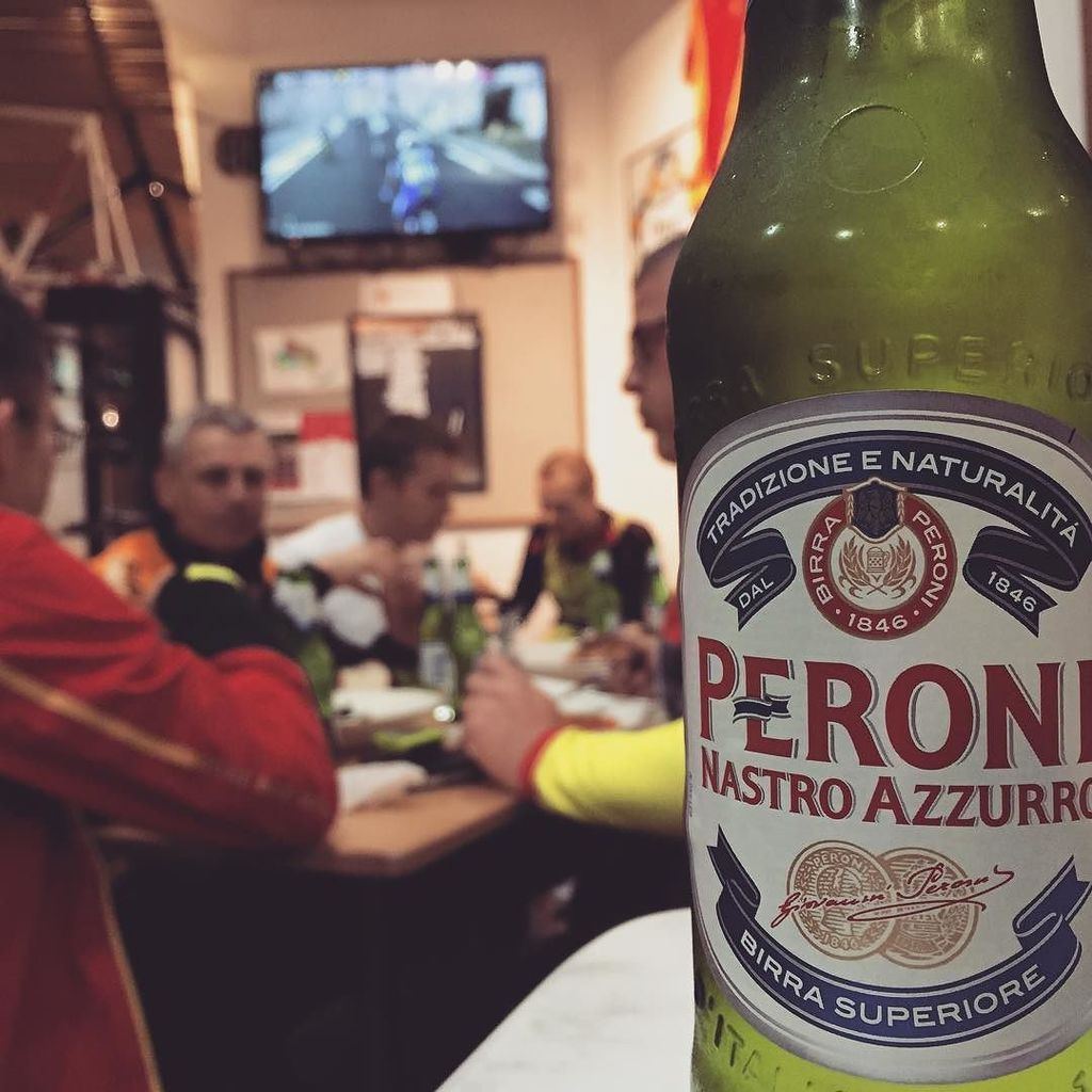 Maisonduvelouk's tweet photo. Thursday Pasta Beer Ride #reigate #cranleigh #riderecovery #cycling #stravaphoto #wintermiles #nightride #lesbourne… https://t.co/16cFU3tquu