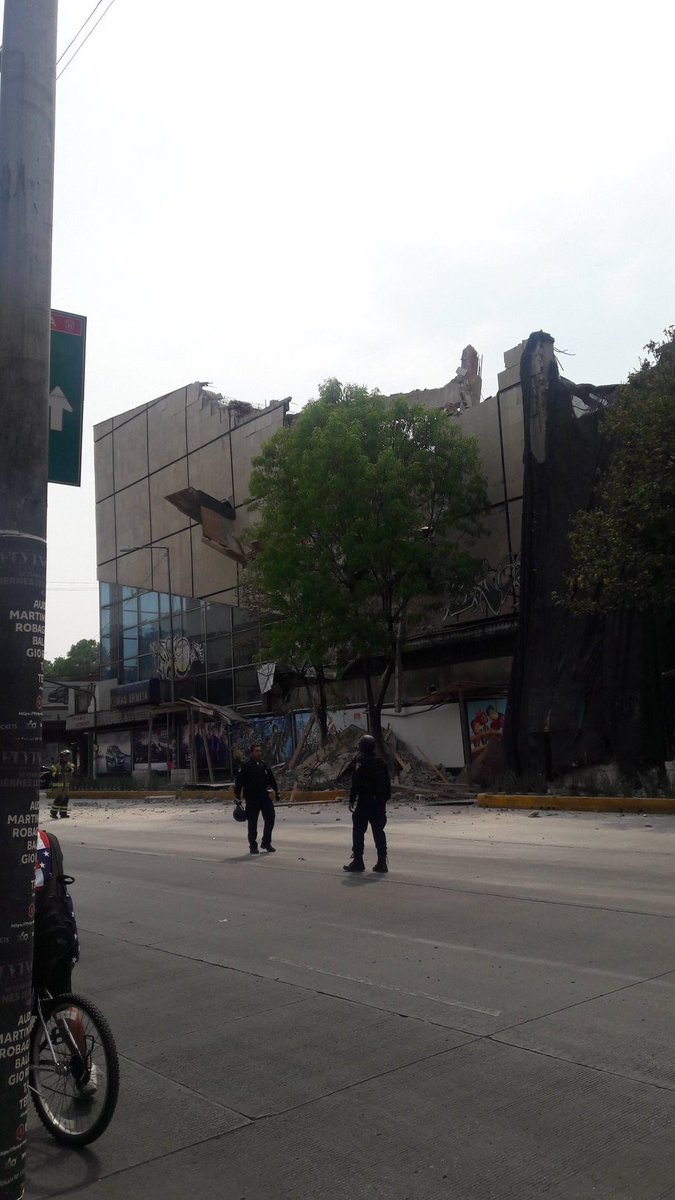 Colapsa muro del Cine Ermita - Cdx36RZUsAAICXf