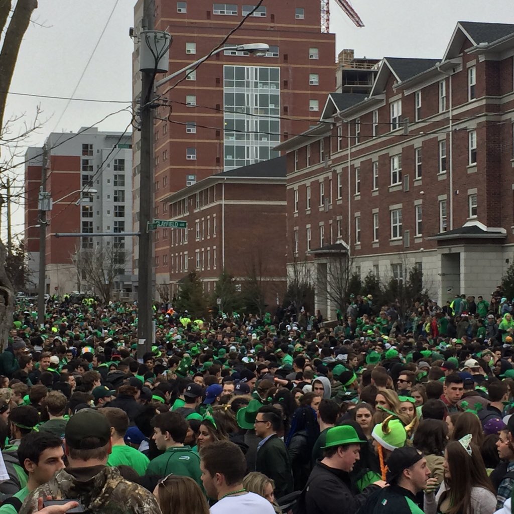 SpottedLaurier's tweet photo. Laurier 2016🍀🍀🍀 https://t.co/LUNb2XaS9E