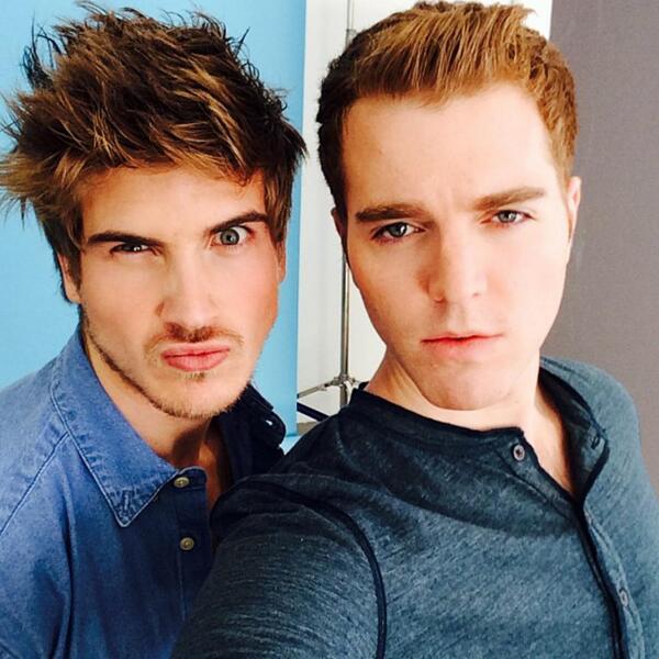famousascupcake's tweet photo. Special "BROMANCE"
Shoey https://t.co/6YT2h67fEs
