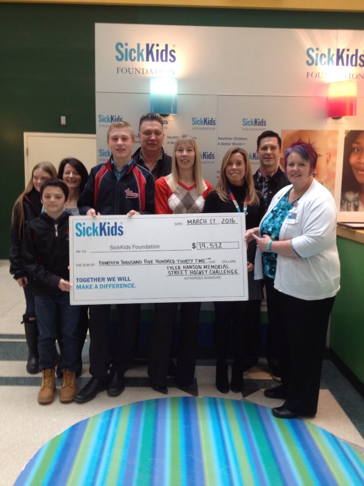 4KICKScoach's tweet photo. The #HansonFamily and our #CopsCycleforKids group donating to @sickkids for #PACTunit #families #memories https://t.co/RiGl02e6U9