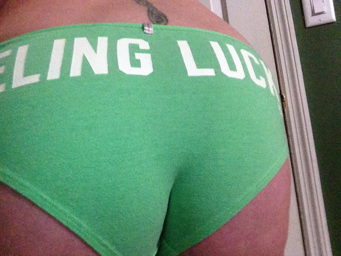 Feeling lucky. Happy st paddy day https://t.co/n5snPRJNyC<a href="/tag/shoeporn"class="tags"><span>#shoeporn</span></a>