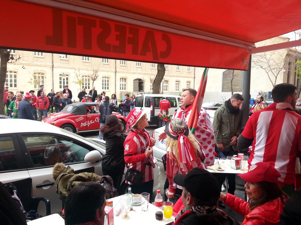 #AficionAthletic en Mestalla los leones llegaron temprano a Valencia. Una afición incondicional. @Athl_Bilbao