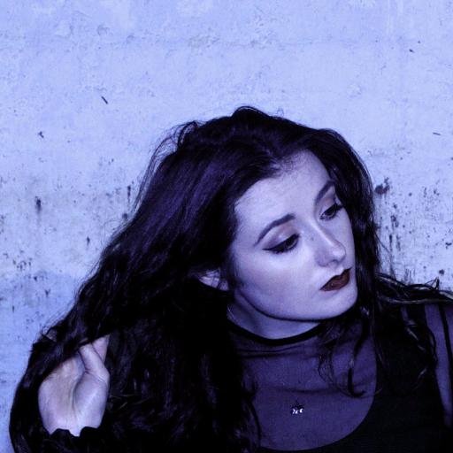 BBCJohnnyIAnson's tweet photo. Before 9: @bbcintroducing track "Not A Fool" from @elliegriffithss @BBCIntroWY https://t.co/wGrh6jg4XW