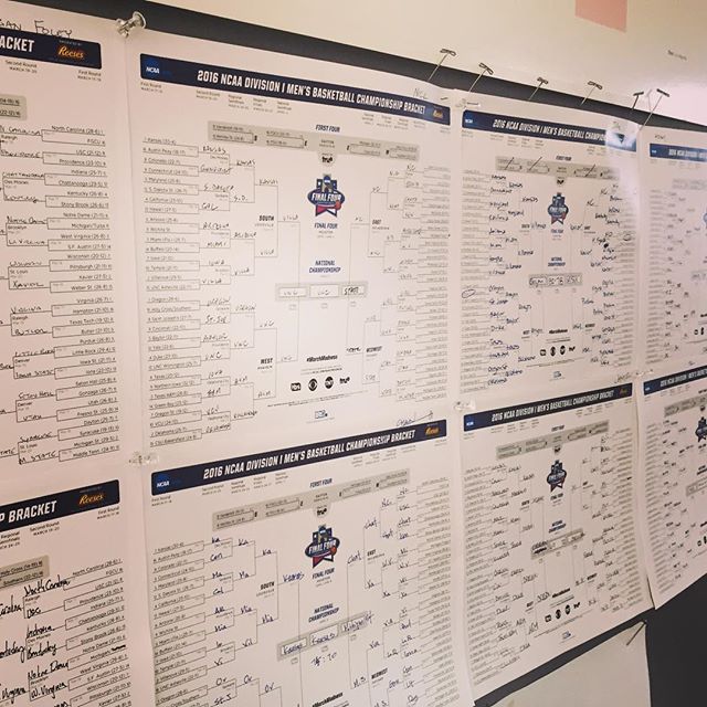 StudioH2G's tweet photo. #letesdance!
#marchmadness #StudioH2G #designiseverywhere #studiolife #studiocompetition #studiofun 📷: @dugasjb https://t.co/MYYXu4Spka