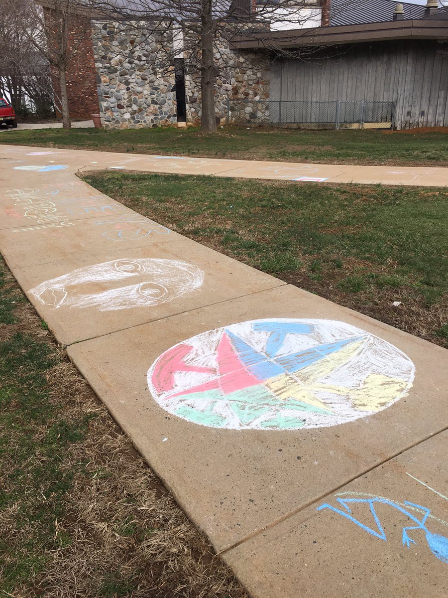 MonmouthArts's tweet photo. Chalk the walk! #mtaf16 #creativebeasts https://t.co/lDnQjxyQDw