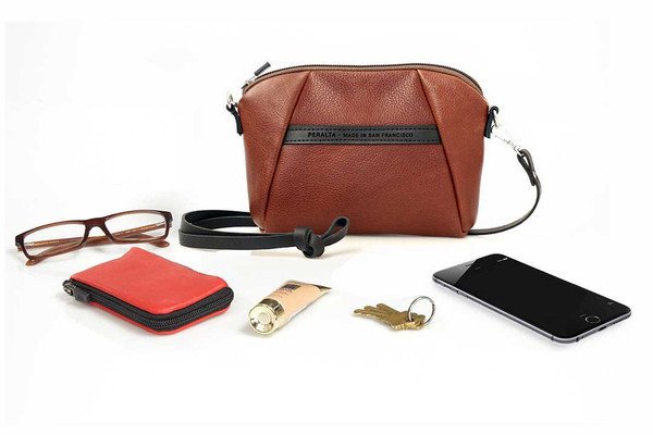 Tote essentials with an Abby iPhone Case from Peralta Bags appadvice.com/post/tote-esse… <a href="/sandystachowiak/">Sandy (Stachowiak) Writtenhouse</a> <a href="/PeraltaBags/">Peralta bags</a>