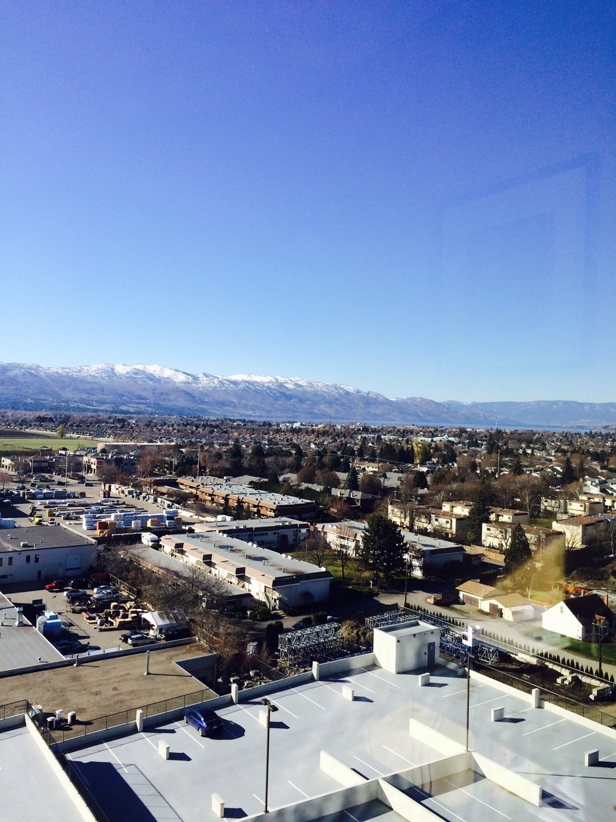 chris_ashburn's tweet photo. Amazing views of a gorgeous day @RegusCanada Kelowna. #officespace #couldbeyourview #StPatricksDay regus.ca https://t.co/TtfFqQTAVS