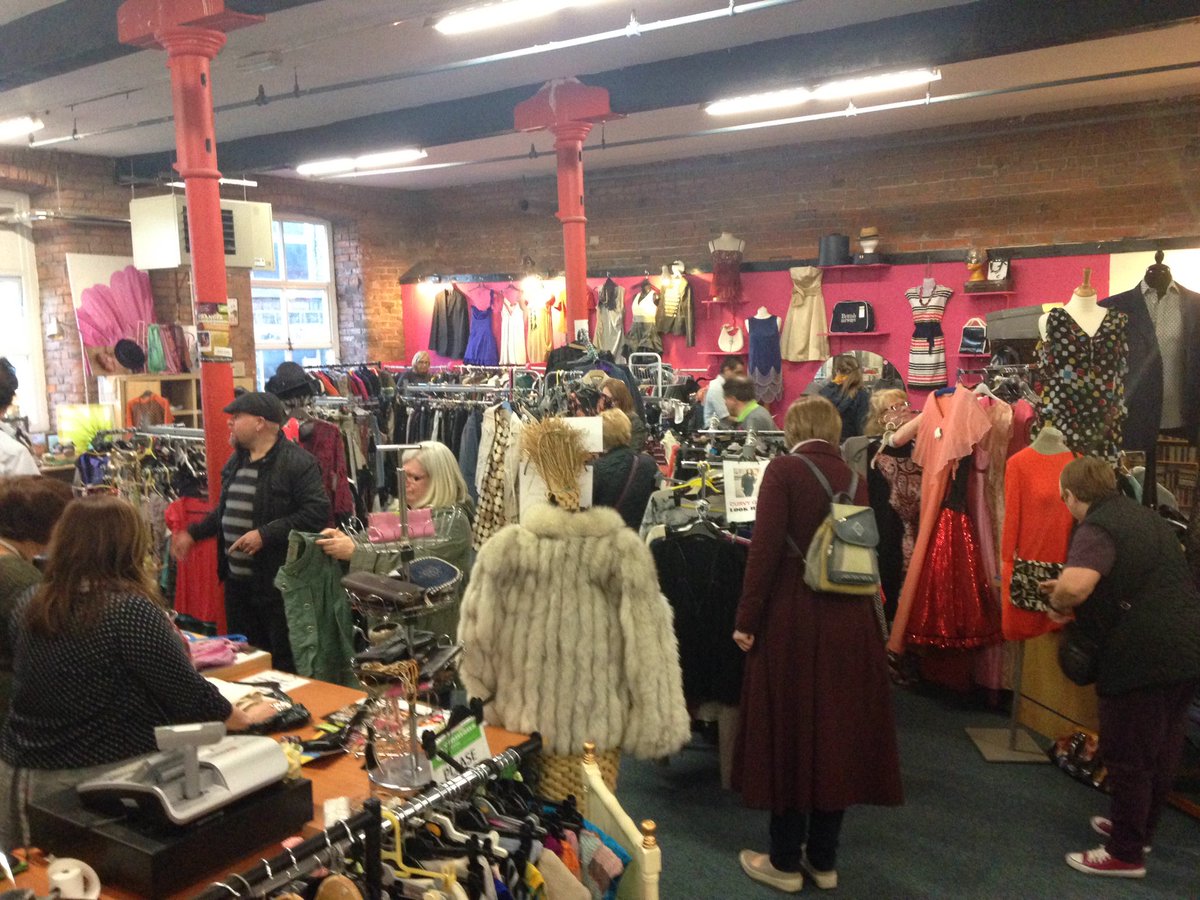 emmausmossley's tweet image. Doors are open for #ChangesOne and it's a hive of activity already, come and join the fun #Mossley #Tameside