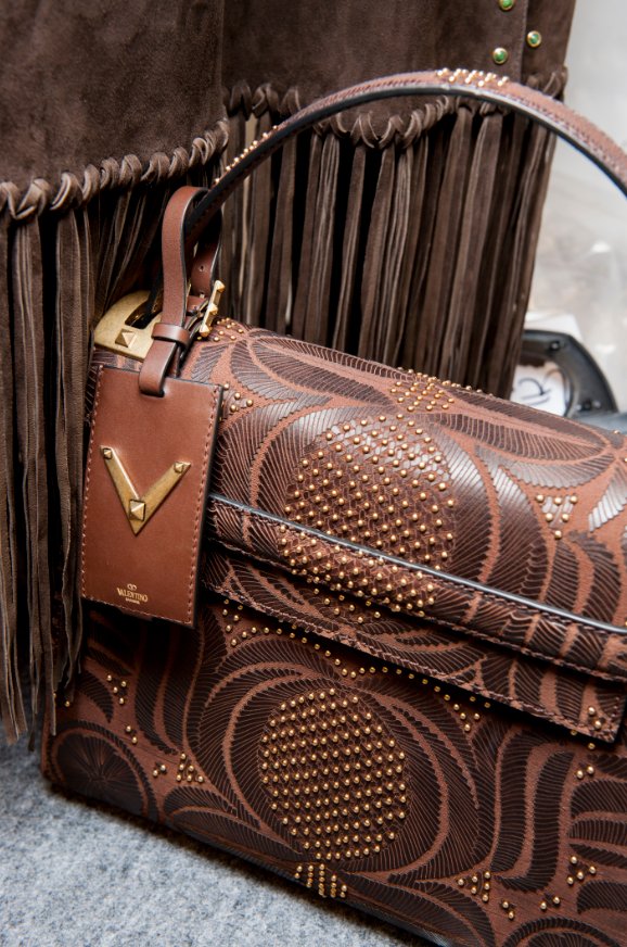 MaisonValentino's tweet photo. #Valentino #SS16 My Rockstud bag is now enriched with a precious leaser cut design https://t.co/Z1IS0vrBuj https://t.co/SXfuQ92cyC