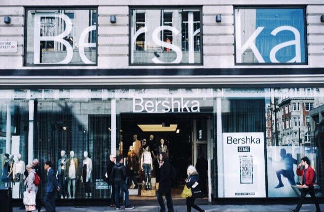 Bershka on Twitter: "On Oxford St store is all ready. Are you? Lots of  surprises are waiting for you🎉 #BershkaLondon https://t.co/11EkX9GEkt" /  Twitter