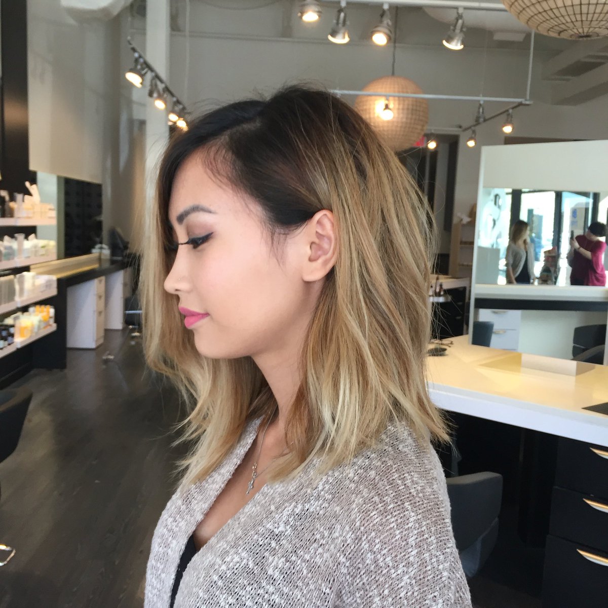 SheaTaryn's tweet photo. Chic lob! #tarynattrios #triossalon #triosomaha #omahahairstylist #omahahair #omaha #lobcut https://t.co/2nxuy8YS1Q