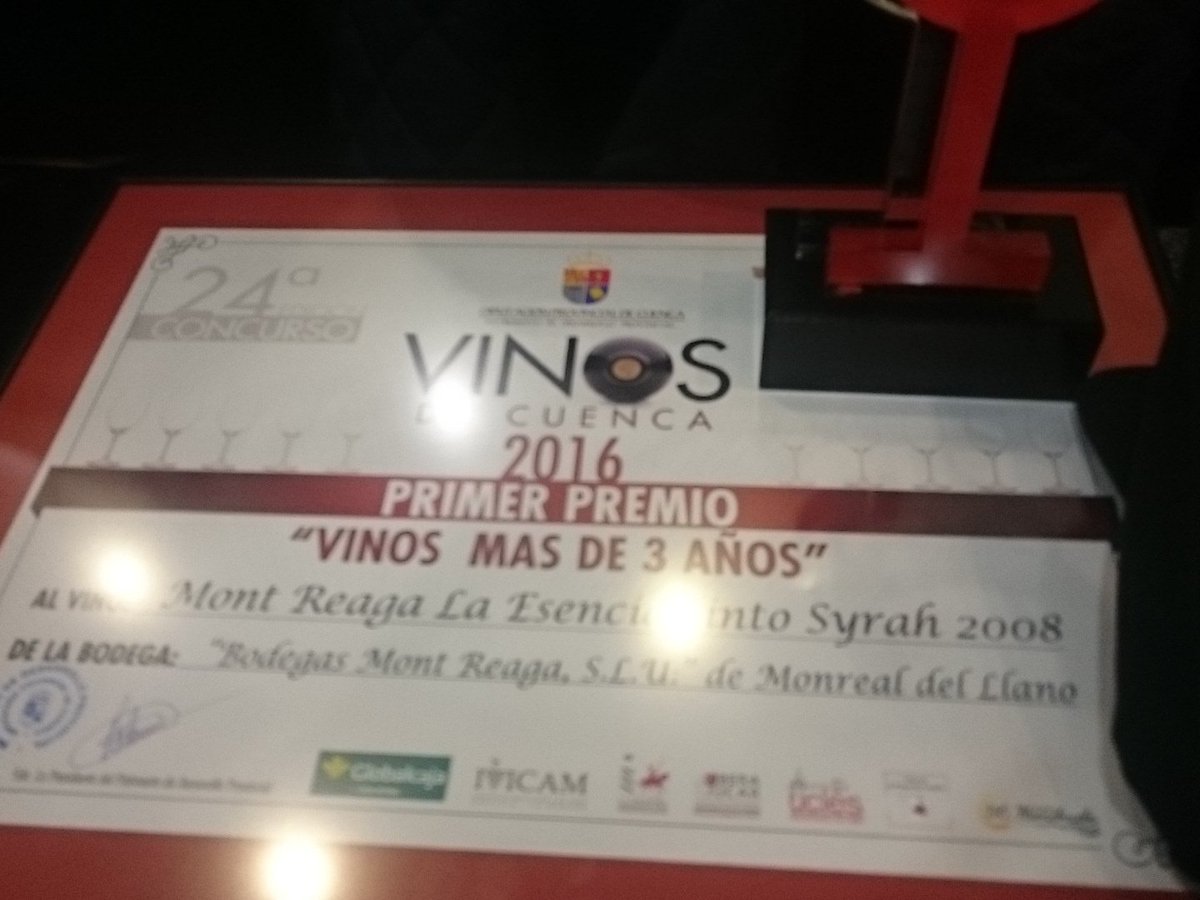 Ras_jsh's tweet photo. Todo un orgullo recibir este premio a primer premio de vino de más de 3 años.  Mont_Reaga la esencia https://t.co/Zvvmq3fDYF