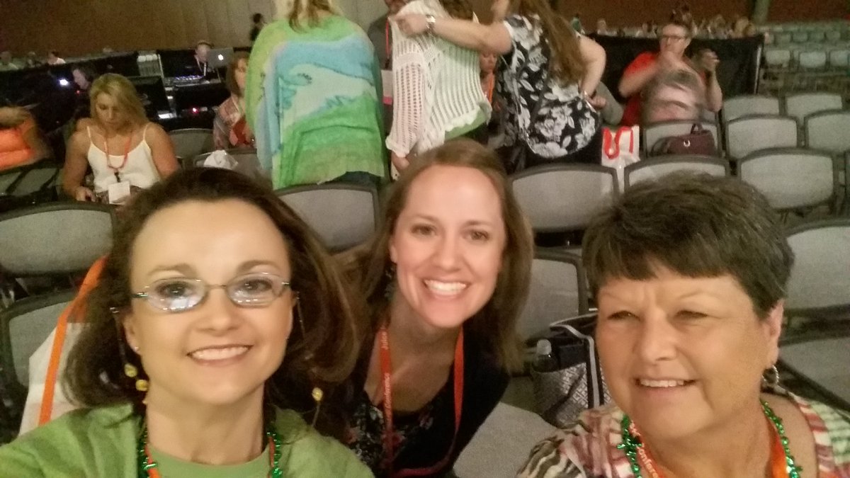 KellySchmitt11's tweet photo. Making new friends Sharing The Journey! #jpconference https://t.co/PL3vYyJ6sD